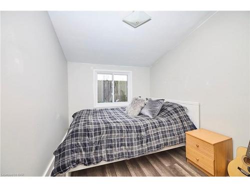 2236 Kottmeier Road, Thorold, ON - Indoor Photo Showing Bedroom