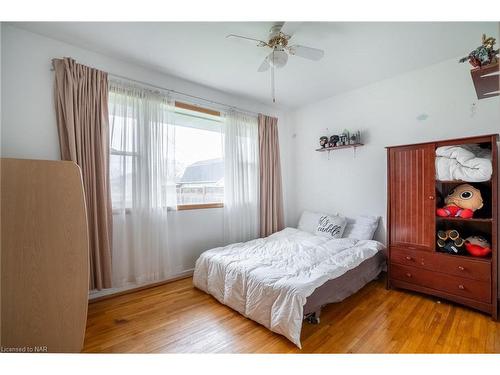 18 Milton Road, St. Catharines, ON - Indoor Photo Showing Bedroom