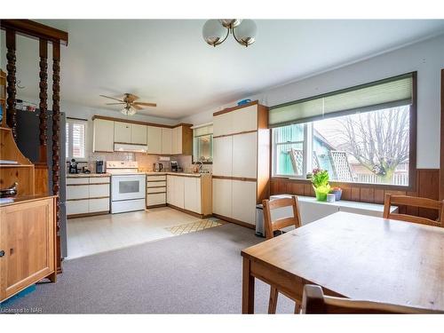 18 Milton Road, St. Catharines, ON - Indoor Photo Showing Kitchen