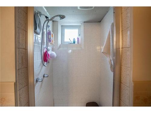 18 Milton Road, St. Catharines, ON - Indoor Photo Showing Bathroom