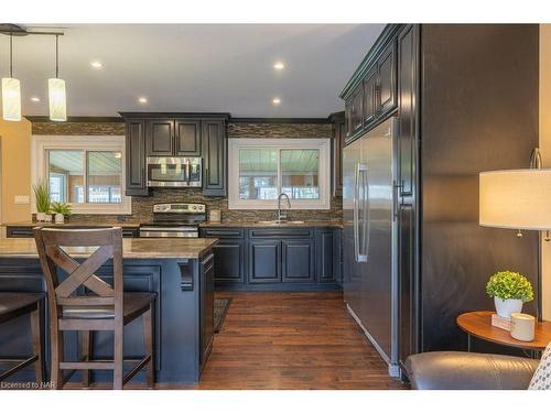 13 La Salle Drive, St. Catharines, ON - Indoor Photo Showing Kitchen With Upgraded Kitchen