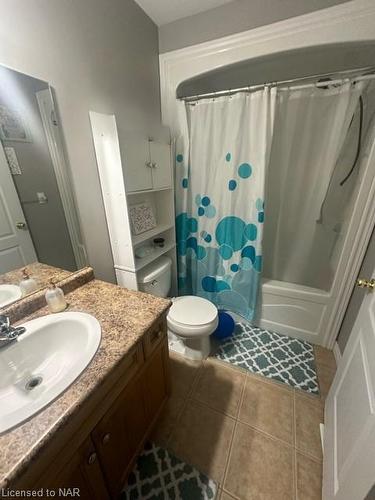 778 Ninth Avenue, Hamilton, ON - Indoor Photo Showing Bathroom