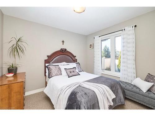 98 Cardinal Crescent, Welland, ON - Indoor Photo Showing Bedroom