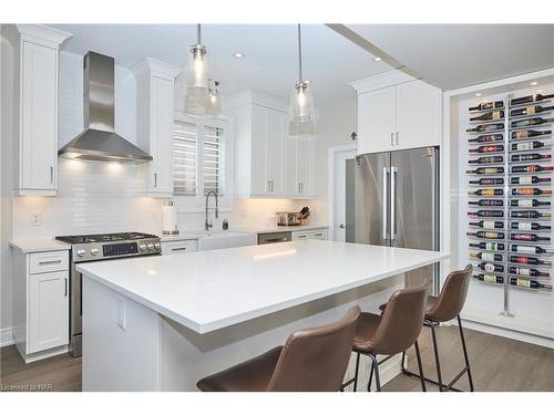 72 Mackenzie King Avenue, St. Catharines, ON - Indoor Photo Showing Kitchen With Upgraded Kitchen