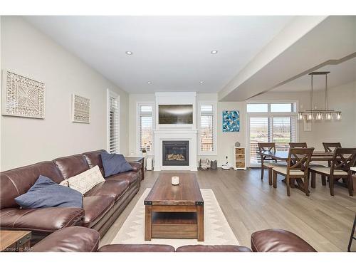 72 Mackenzie King Avenue, St. Catharines, ON - Indoor Photo Showing Living Room With Fireplace