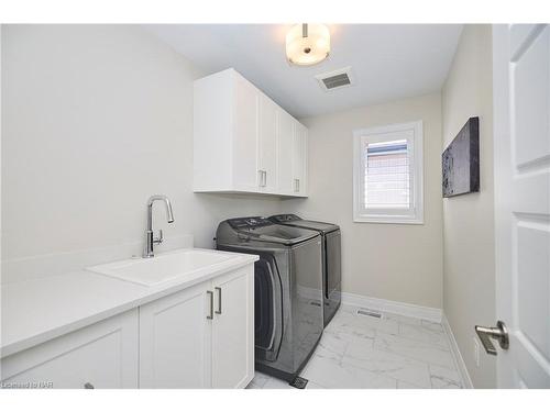 72 Mackenzie King Avenue, St. Catharines, ON - Indoor Photo Showing Laundry Room