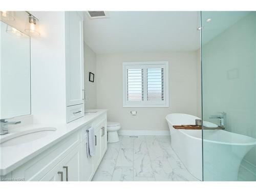72 Mackenzie King Avenue, St. Catharines, ON - Indoor Photo Showing Bathroom