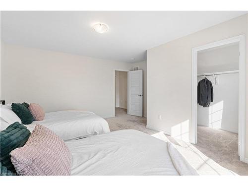 16 Doreen Drive, Welland, ON - Indoor Photo Showing Bedroom