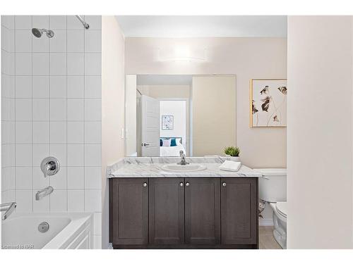 16 Doreen Drive, Welland, ON - Indoor Photo Showing Bathroom