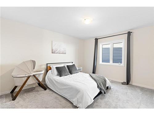 16 Doreen Drive, Welland, ON - Indoor Photo Showing Bedroom