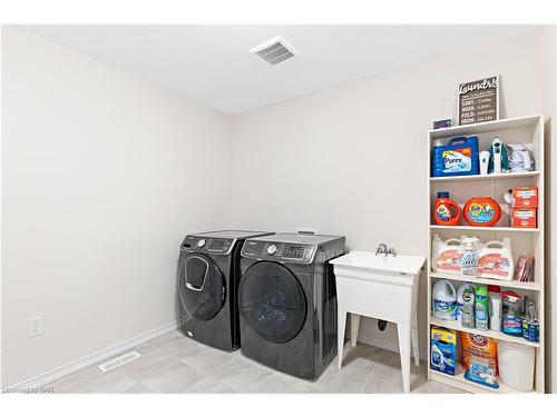 16 Doreen Drive, Welland, ON - Indoor Photo Showing Laundry Room