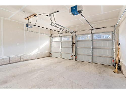 16 Doreen Drive, Welland, ON - Indoor Photo Showing Garage