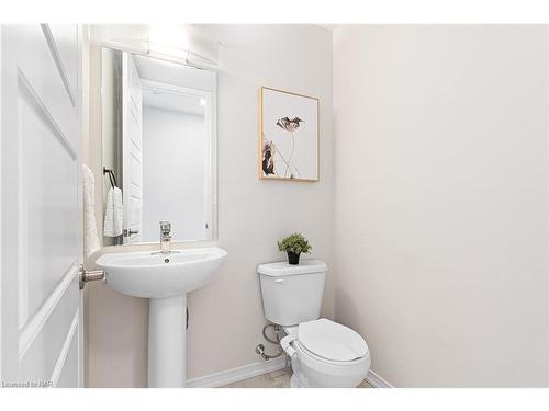 16 Doreen Drive, Welland, ON - Indoor Photo Showing Bathroom