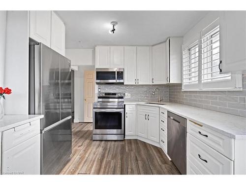 303 Grantham Avenue, St. Catharines, ON - Indoor Photo Showing Kitchen