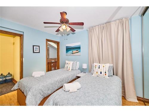 8 Firelane 14D Road, Niagara-On-The-Lake, ON - Indoor Photo Showing Bedroom