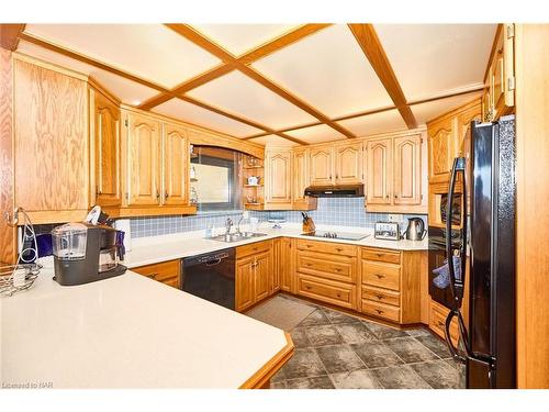 8 Firelane 14D Road, Niagara-On-The-Lake, ON - Indoor Photo Showing Kitchen