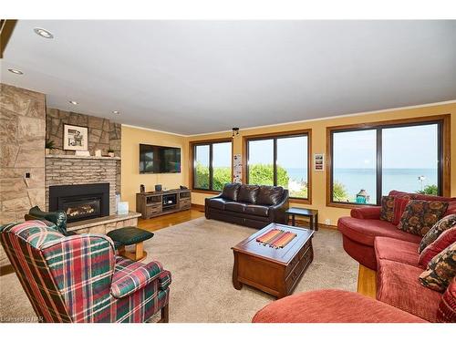 8 Firelane 14D Road, Niagara-On-The-Lake, ON - Indoor Photo Showing Living Room With Fireplace