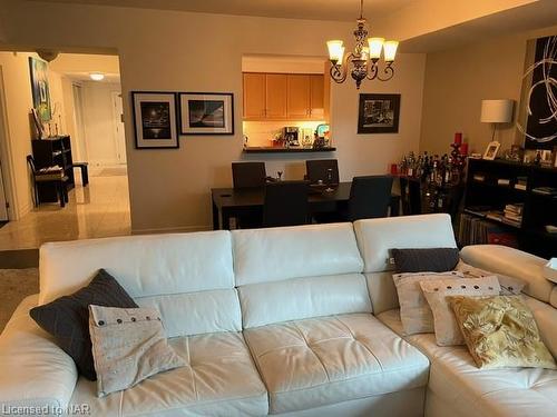 109S-225 Ricardo Street, Niagara-On-The-Lake, ON - Indoor Photo Showing Living Room