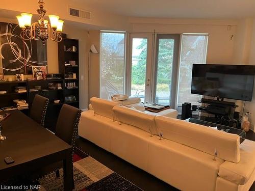 109S-225 Ricardo Street, Niagara-On-The-Lake, ON - Indoor Photo Showing Living Room