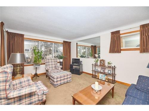 297 Carlton Street, St. Catharines, ON - Indoor Photo Showing Living Room