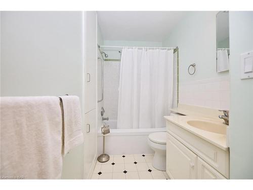 297 Carlton Street, St. Catharines, ON - Indoor Photo Showing Bathroom