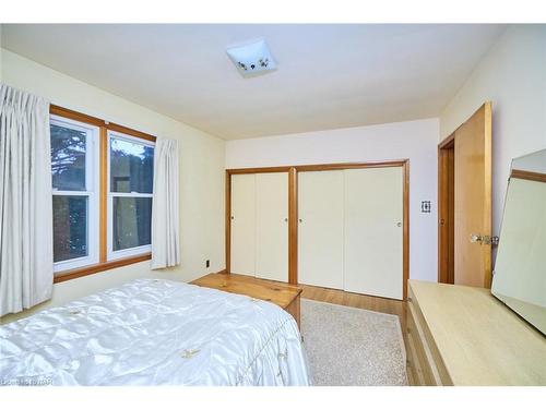 297 Carlton Street, St. Catharines, ON - Indoor Photo Showing Bedroom