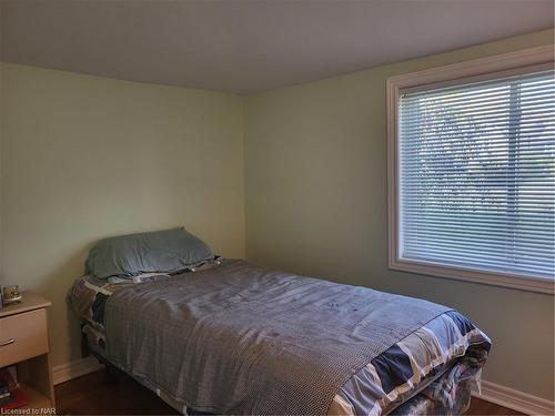 380 Washington Road, Fort Erie, ON - Indoor Photo Showing Bedroom