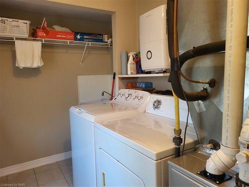 380 Washington Road, Fort Erie, ON - Indoor Photo Showing Laundry Room
