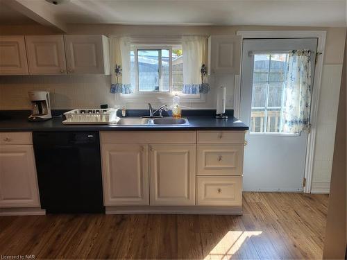 380 Washington Road, Fort Erie, ON - Indoor Photo Showing Kitchen With Double Sink