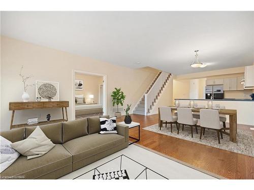 408 Hummel Crescent, Fort Erie, ON - Indoor Photo Showing Living Room