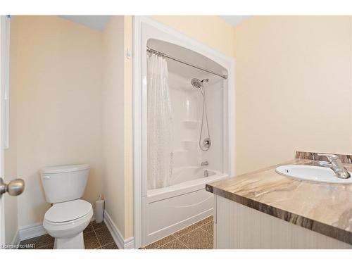 408 Hummel Crescent, Fort Erie, ON - Indoor Photo Showing Bathroom