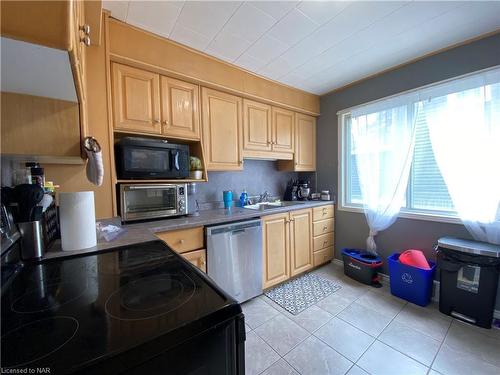 175 Battery Street, Fort Erie, ON - Indoor Photo Showing Kitchen With Double Sink