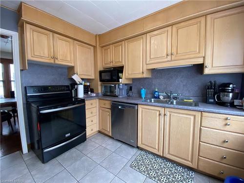 175 Battery Street, Fort Erie, ON - Indoor Photo Showing Kitchen With Double Sink