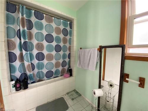 175 Battery Street, Fort Erie, ON - Indoor Photo Showing Bathroom