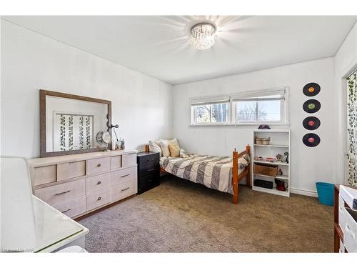 462 Lyons Creek Road, Welland, ON - Indoor Photo Showing Bedroom