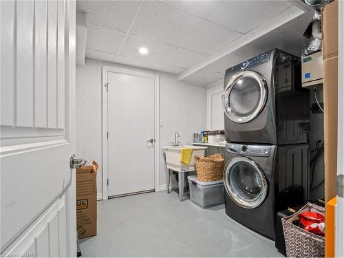 91 Main Street, St. Catharines, ON - Indoor Photo Showing Laundry Room