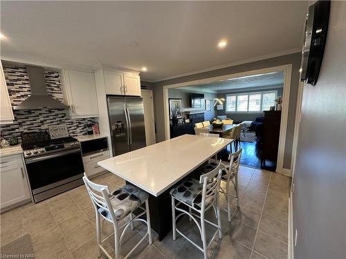6040 Clare Crescent, Niagara Falls, ON - Indoor Photo Showing Kitchen
