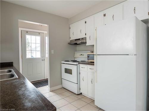 9 Churchill Street, St. Catharines, ON - Indoor Photo Showing Kitchen With Double Sink