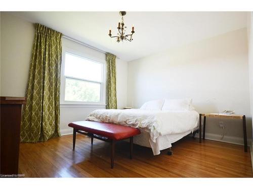 1-18 Myrtle Avenue, St. Catharines, ON - Indoor Photo Showing Bedroom