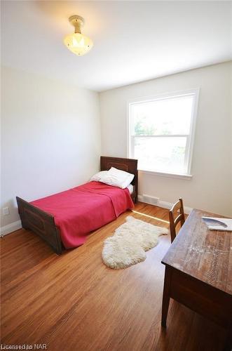 1-18 Myrtle Avenue, St. Catharines, ON - Indoor Photo Showing Bedroom