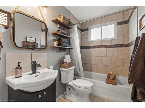 78 Melody Trail, St. Catharines, ON - Indoor Photo Showing Bathroom