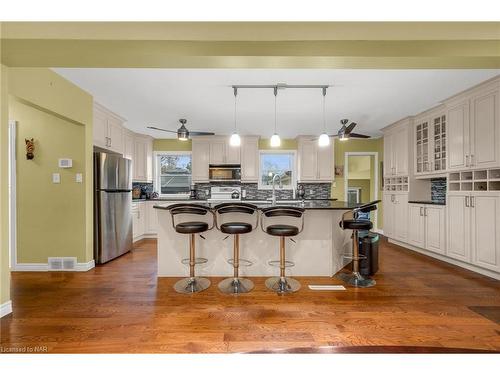 25 Overholt Street, St. Catharines, ON - Indoor Photo Showing Kitchen With Upgraded Kitchen