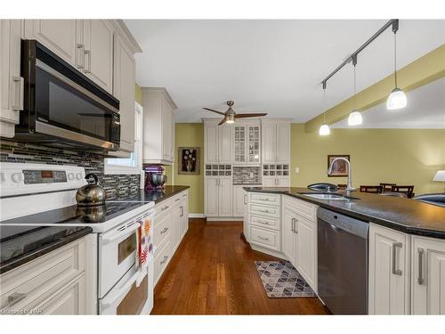 25 Overholt Street, St. Catharines, ON - Indoor Photo Showing Kitchen With Upgraded Kitchen