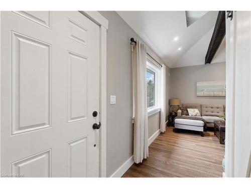 327 Oxford Avenue, Crystal Beach, ON - Indoor Photo Showing Other Room