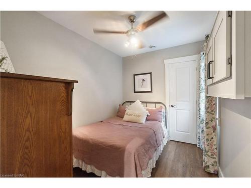 327 Oxford Avenue, Crystal Beach, ON - Indoor Photo Showing Bedroom