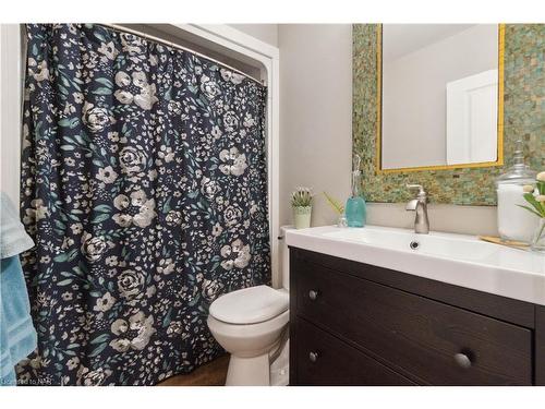 327 Oxford Avenue, Crystal Beach, ON - Indoor Photo Showing Bathroom