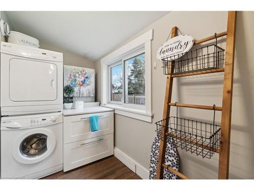 327 Oxford Avenue, Crystal Beach, ON - Indoor Photo Showing Laundry Room