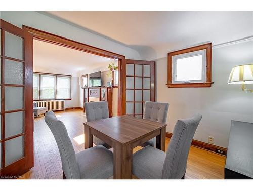55 Maple Street, St. Catharines, ON - Indoor Photo Showing Dining Room