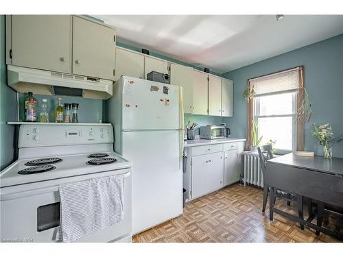 55 Maple Street, St. Catharines, ON - Indoor Photo Showing Kitchen