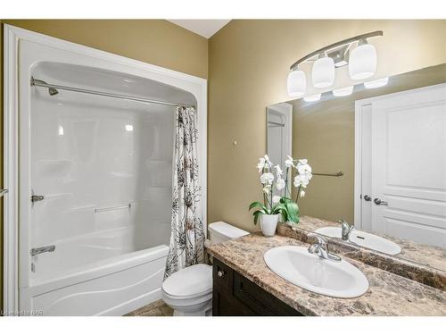 4-5490 Prince Edward Avenue, Niagara Falls, ON - Indoor Photo Showing Bathroom